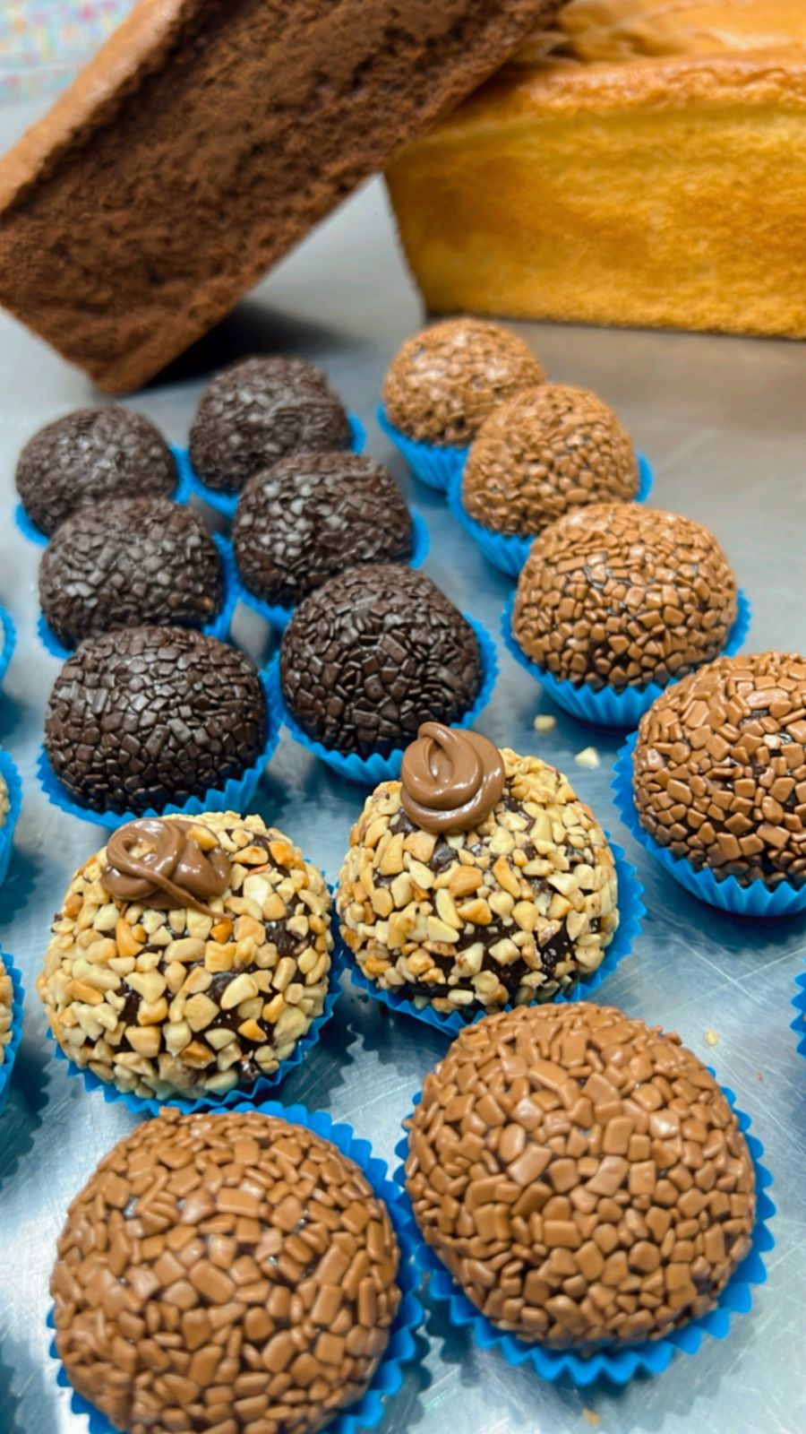 Brigadeiros especiais gourmet com nozes, granulados nobres e coberturas variadas — Casa do Brigadeiro